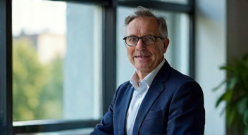 Der Experte für Mobilfunk: Dr. Michael Schmidt (54 Jahre) (2/10)