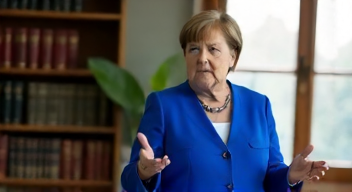 Ich bin Angela Merkel, eine Politikerin, die über Verantwortung spricht (9/10)